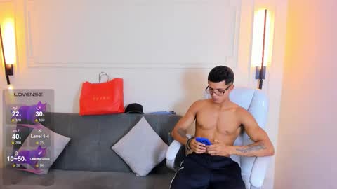 Ryan And Casper online show from 01-10-26, 07:37