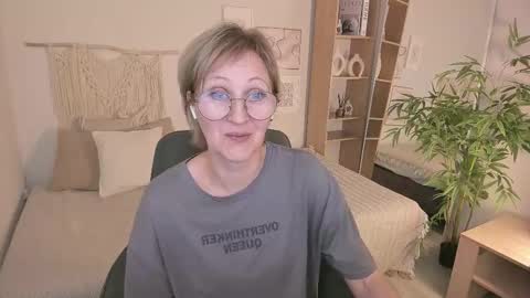 Paris online show from 10-26-25, 08:26