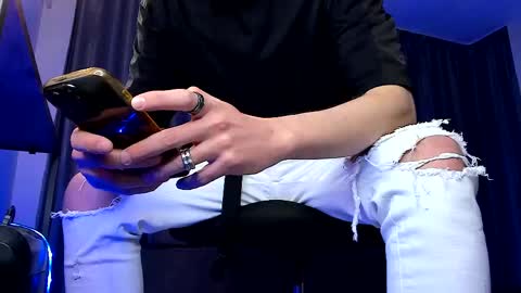 Paris online show from 04-30-26, 08:48