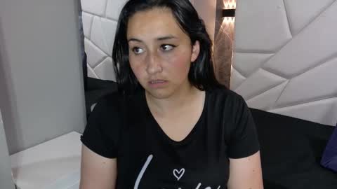 Snapshot of paris_love19 chatting on 11-27-25, 08:16 kitty online show from 11-27-25, 08:16