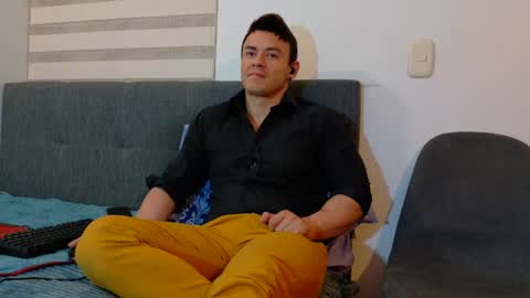 Snapshot of paris_mark chatting on 10-12-25, 06:12 Mark Paris online show from 10-12-25, 06:12