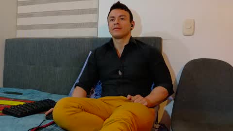 Snapshot of paris_mark chatting on 10-19-25, 06:25 Mark Paris online show from 10-19-25, 06:25