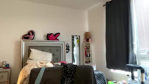 parisbaby2000 online show from 01-23-25, 08:35