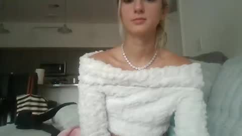 parisbaby2000 online show from 09-17-25, 01:57