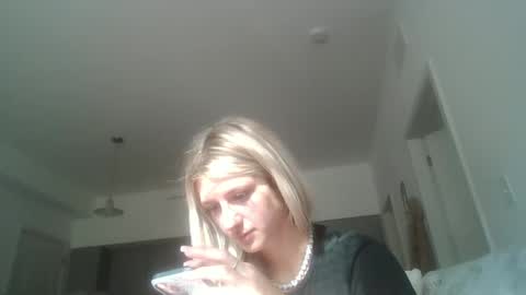 parisbaby2000 online show from 10-03-25, 02:03