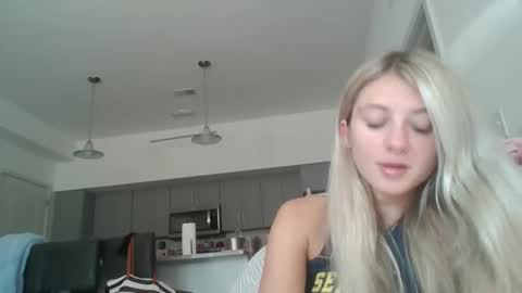 parisbaby2000 online show from 10-27-25, 03:05