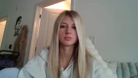 parisbaby2000 online show from 11-18-25, 06:12