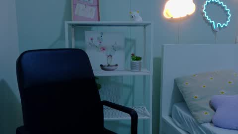 PARIS online show from 12-19-25, 12:01