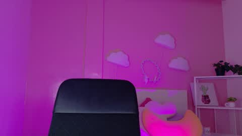 PARIS online show from 12-22-25, 08:06