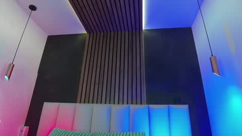 PARIS online show from 02-17-26, 08:48