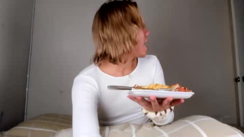 connie online show from 01-10-25, 03:39