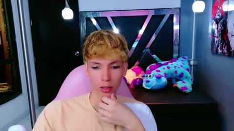 Snapshot of park_jimin1 chatting on 09-16-25, 12:39 park_jimin1 online show from 09-16-25, 12:39