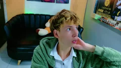 Snapshot of park_jimin1 chatting on 09-19-25, 12:28 park_jimin1 online show from 09-19-25, 12:28