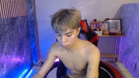 Snapshot of parkseo_yeon chatting on 10-24-25, 12:23 HENRY online show from 10-24-25, 12:23