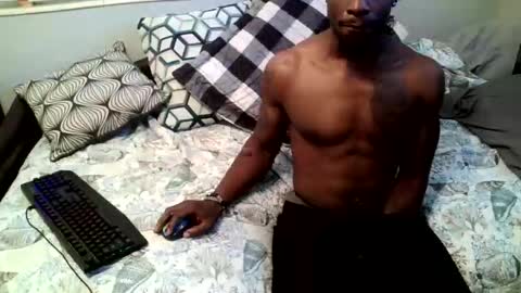 Snapshot of parlaytellio chatting on 12-19-25, 05:09 Parlay Tellio online show from 12-19-25, 05:09