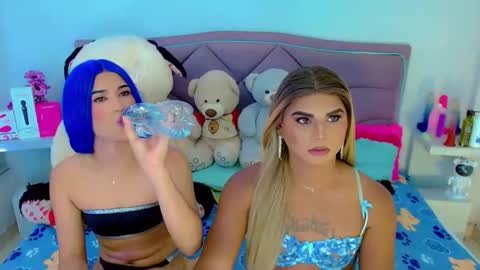 Snapshot of party_duo_trans chatting on 11-22-25, 06:23 sara y cata online show from 11-22-25, 06:23