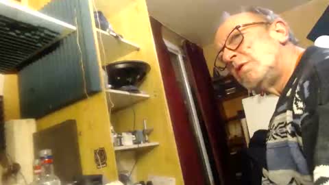 Snapshot of pascal88881 chatting on 12-06-24, 07:01 pascal88881 online show from 12-06-24, 07:01