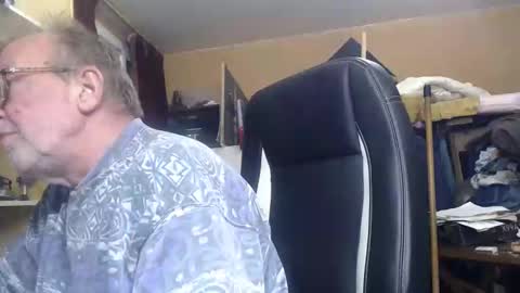 Snapshot of pascal88881 chatting on 12-15-24, 07:10 pascal88881 online show from 12-15-24, 07:10