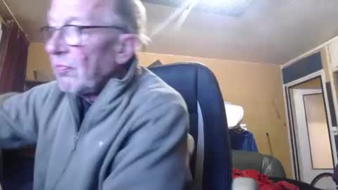 Snapshot of pascal88881 chatting on 10-17-25, 11:35 pascal88881 online show from 10-17-25, 11:35