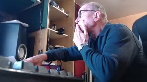 Snapshot of pascal88881 chatting on 11-03-25, 01:56 pascal88881 online show from 11-03-25, 01:56