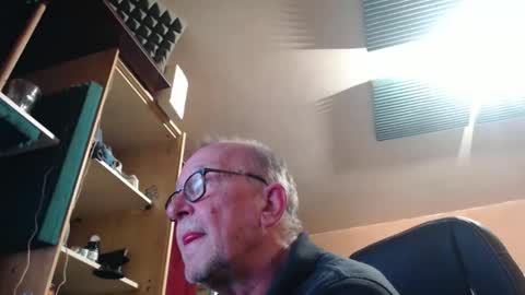 Snapshot of pascal88881 chatting on 11-11-25, 10:26 pascal88881 online show from 11-11-25, 10:26