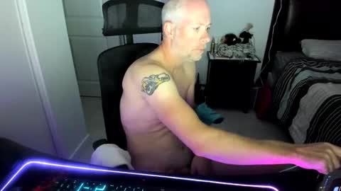 Snapshot of pascosrt chatting on 09-19-25, 01:40 pascosrt online show from 09-19-25, 01:40