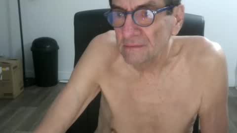 Snapshot of pastelito76 chatting on 02-10-26, 07:23 Bob online show from 02-10-26, 07:23