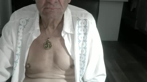 Snapshot of pastelito76 chatting on 03-04-26, 01:44 Bob online show from 03-04-26, 01:44