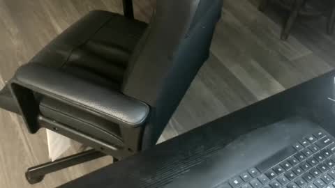 Snapshot of pastelito76 chatting on 04-13-26, 04:18 Bob online show from 04-13-26, 04:18