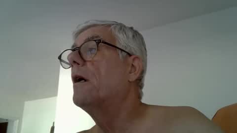 Snapshot of patrick5275 chatting on 09-12-25, 08:14 patrick5275 online show from 09-12-25, 08:14