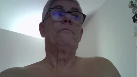 Snapshot of patrick5275 chatting on 10-14-25, 08:42 patrick5275 online show from 10-14-25, 08:42