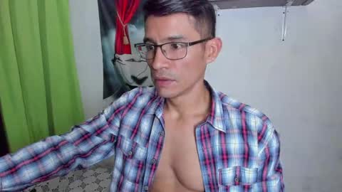 EDUAR Independent model online show from 04-24-26, 01:19