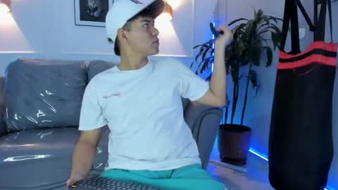 Snapshot of paul27__ chatting on 12-14-25, 03:45 paul27__ online show from 12-14-25, 03:45