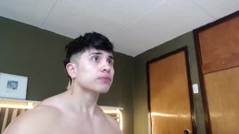 Snapshot of paul_evanss chatting on 11-07-25, 01:33 Paul online show from 11-07-25, 01:33