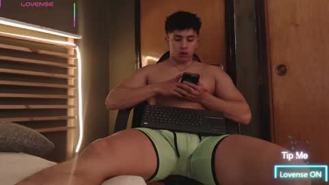 Snapshot of paul_evanss chatting on 11-19-25, 02:39 Paul online show from 11-19-25, 02:39