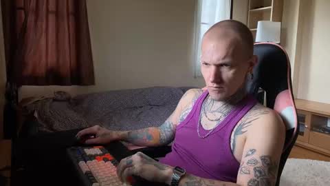 Snapshot of paul_razor chatting on 12-14-25, 01:33 Paul online show from 12-14-25, 01:33