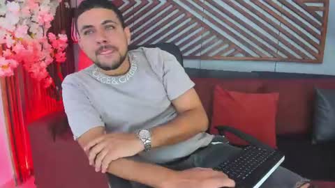Snapshot of paul_rivera chatting on 06-12-26, 11:25 Paul Rivera online show from 06-12-26, 11:25