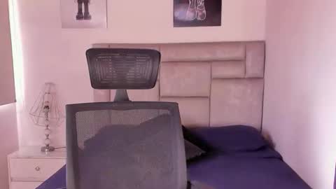 Snapshot of paul_roger chatting on 05-26-26, 07:43 PAUL ROGER online show from 05-26-26, 07:43