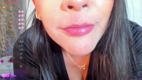 Snapshot of paula_brown18 chatting on 01-13-25, 10:13 Pau online show from 01-13-25, 10:13