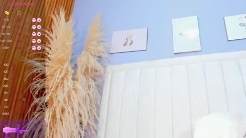 Snapshot of paula_brown18 chatting on 01-24-25, 11:12 Pau online show from 01-24-25, 11:12