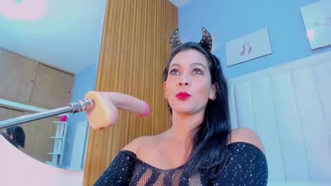 Snapshot of paula_brown18 chatting on 09-14-25, 12:37 Pau online show from 09-14-25, 12:37