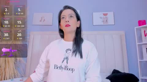 Snapshot of paula_brown18 chatting on 09-17-25, 06:31 Pau online show from 09-17-25, 06:31