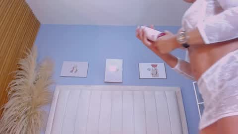 Snapshot of paula_brown18 chatting on 10-03-25, 07:11 Pau online show from 10-03-25, 07:11