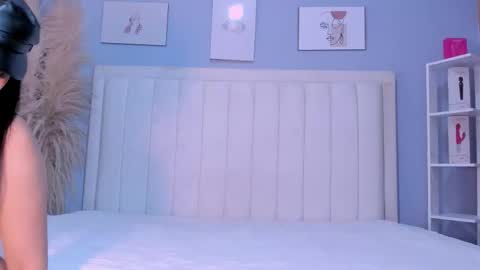 Snapshot of paula_brown18 chatting on 10-22-25, 07:24 Pau online show from 10-22-25, 07:24