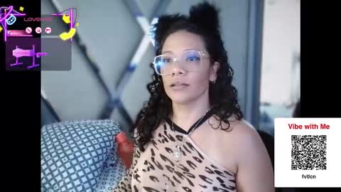 Snapshot of paula_daniela1 chatting on 11-19-25, 09:15 Paula online show from 11-19-25, 09:15