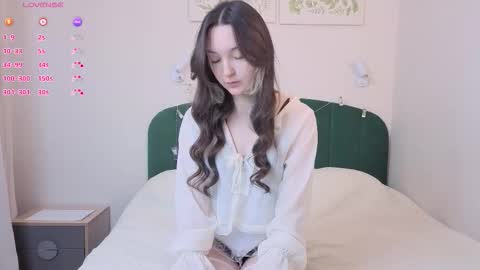 Snapshot of paulaharris chatting on 02-11-26, 08:30 Alice online show from 02-11-26, 08:30