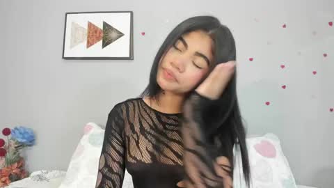 Snapshot of paulete_w chatting on 04-18-26, 12:53 Pau online show from 04-18-26, 12:53