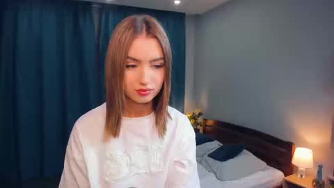 Snapshot of paulettelafevre chatting on 09-10-25, 07:47 Eva online show from 09-10-25, 07:47