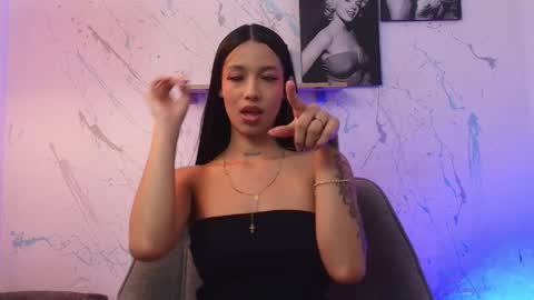 Snapshot of paulina_lopezz chatting on 05-19-26, 01:00 PAULINA online show from 05-19-26, 01:00