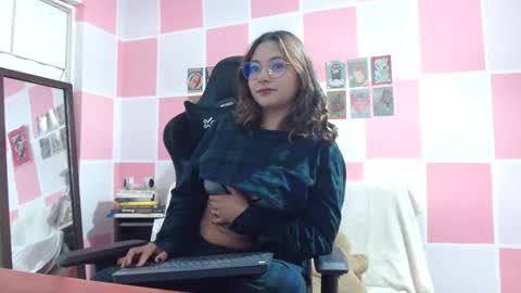Snapshot of paulina_mosh chatting on 03-02-25, 12:22 Paulina mosh online show from 03-02-25, 12:22
